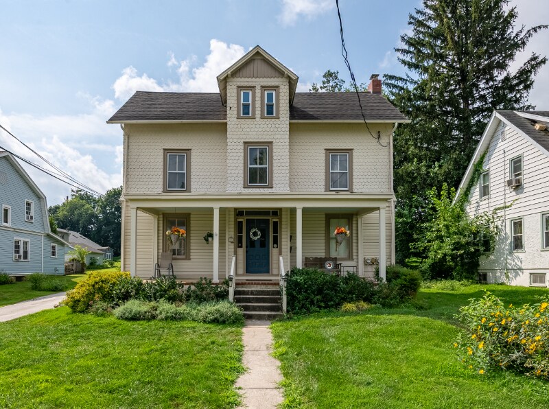 Building Photo - 11 Maple Ave