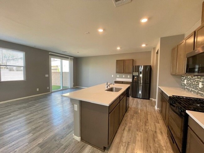 Building Photo - Gorgeous 2 Story Townhome Ready in Gated C...