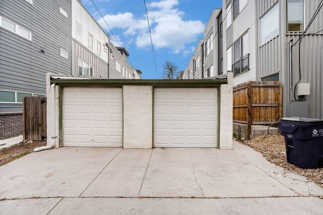 Building Photo - 2825 W 25th Ave