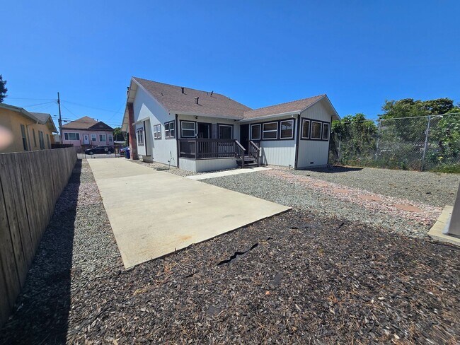 Building Photo - Beautiful Upgraded Single Story Home