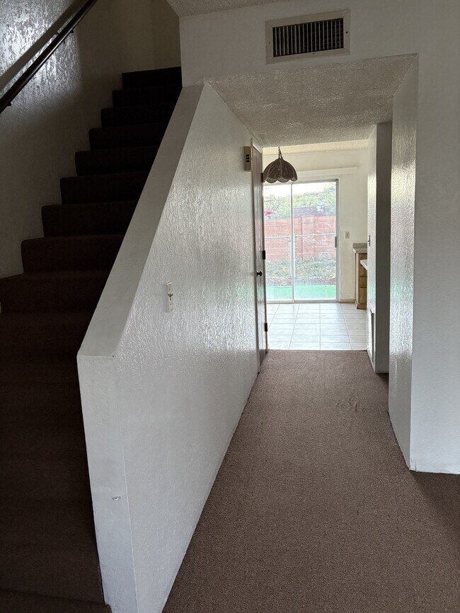 Building Photo - 433 Avenida Garza