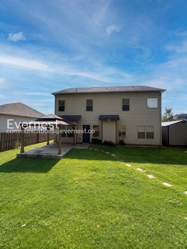 Building Photo - Spacious Home with Fenced Yard & Garage Access / 4 Bed & 3.5 Bath / Voucher Accepted / Pet-friend...