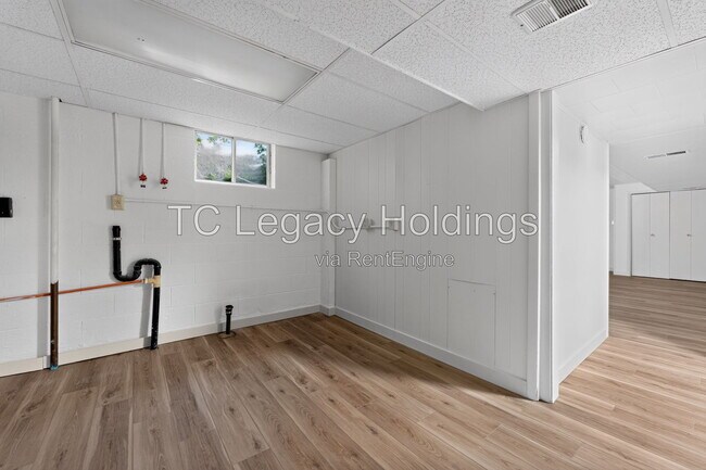 Building Photo - 729 Ridgeway Ave