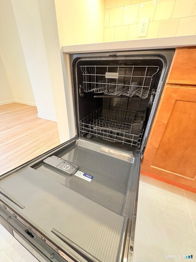 Building Photo - 9 Cook Close