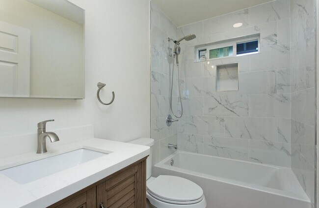 Building Photo - 3317 Catherine St