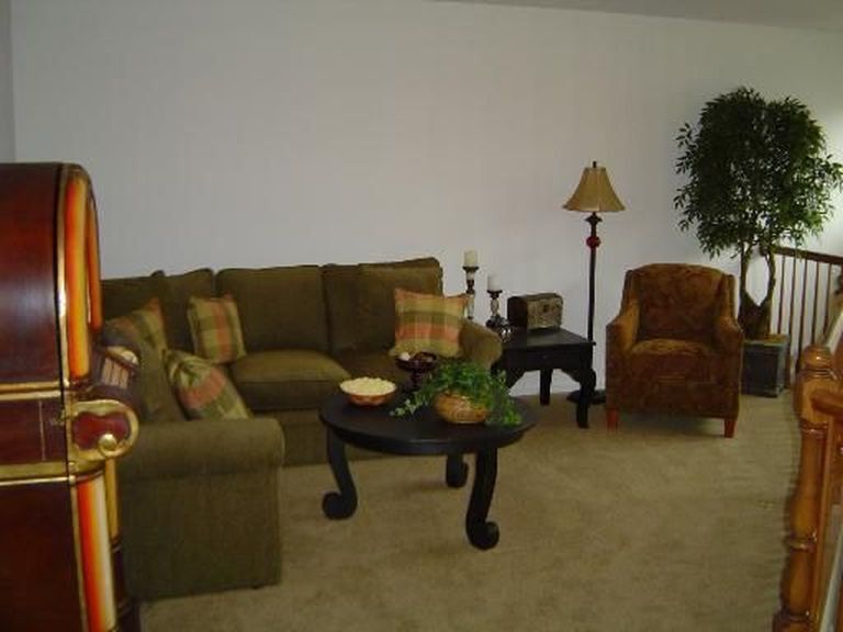 large 2nd floor loft space with plenty of possibilities - 281 Hickory Lane