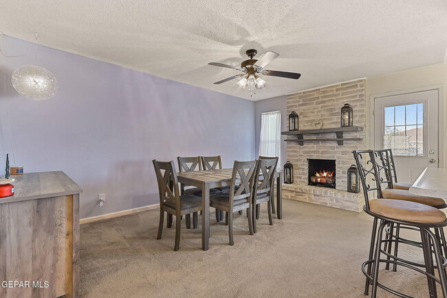 Building Photo - 4713 Sun Valley Dr