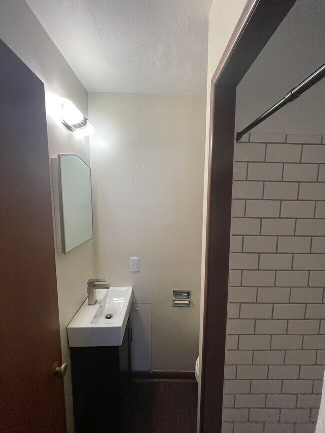 Building Photo - Completely remodeled Beautiful 3 bedroom 2...