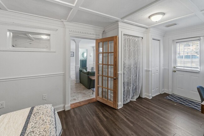 Building Photo - All-Inclusive Utilities & Fully Furnished First-Floor Condo Near Daffin Park