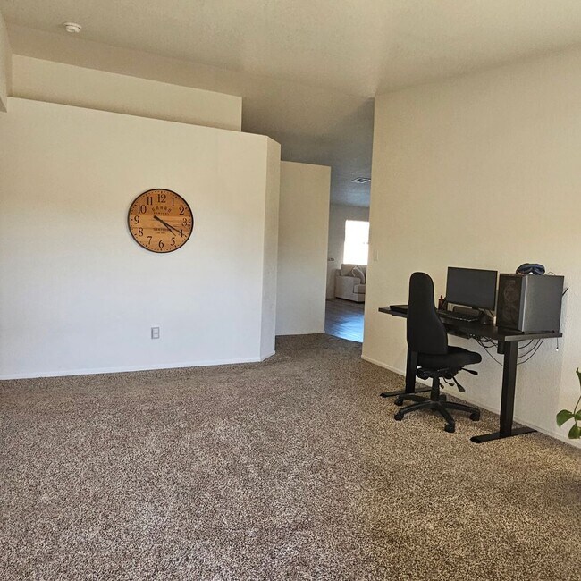 Building Photo - Solar home for Rent!