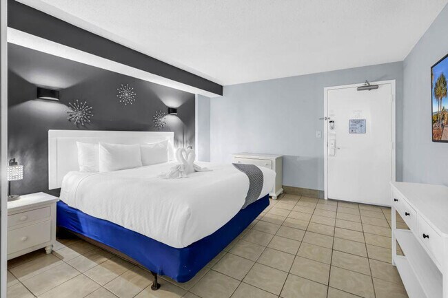 Building Photo - 647 N Creekside Dr