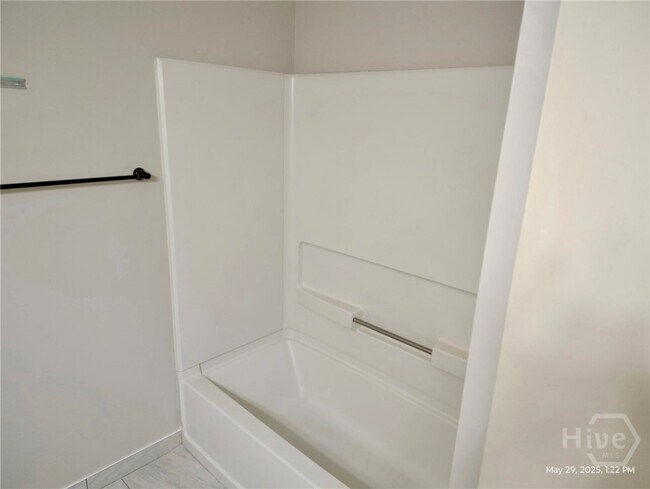 Building Photo - 19 Quail Forest Dr