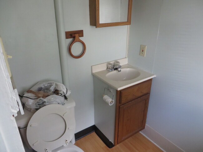 Building Photo - 1002 E 17th St