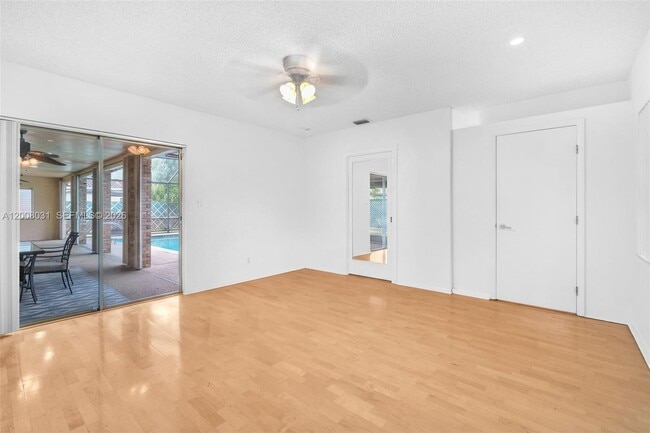 Building Photo - 3441 N Hills Dr