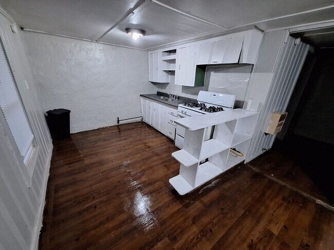 Building Photo - 1 bedroom, 1 bath