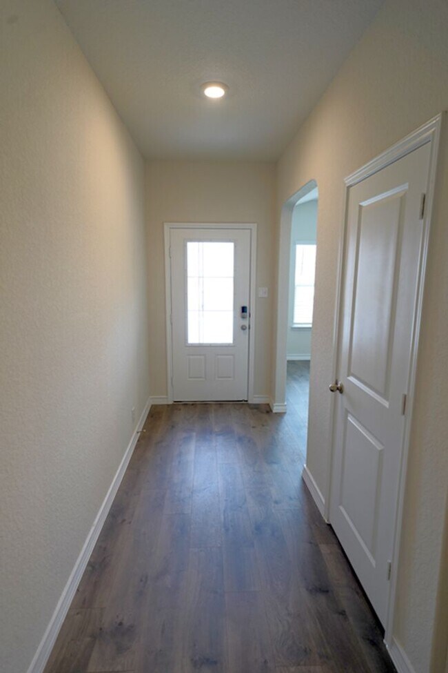Building Photo - Newly Built Home in Red River Ranch Neighborhood of Cibolo, TX Realtor Commission: $500