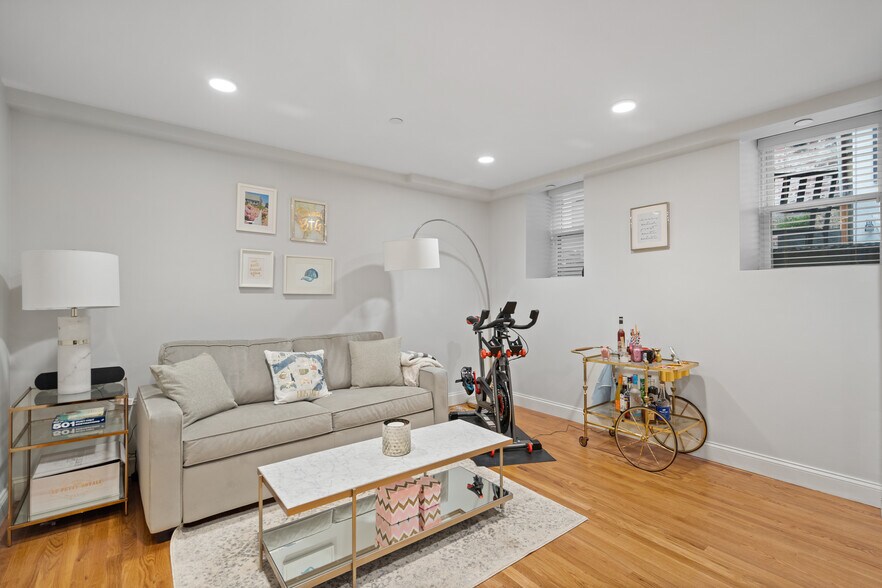 Building Photo - 2 Walsh Pl