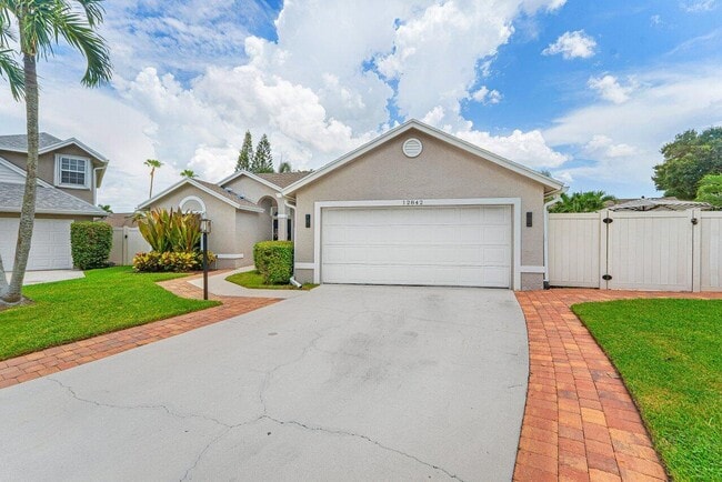 Building Photo - 12842 Meadowbend Dr