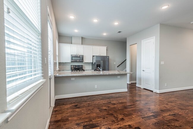 Building Photo - 5431 Camaguey St