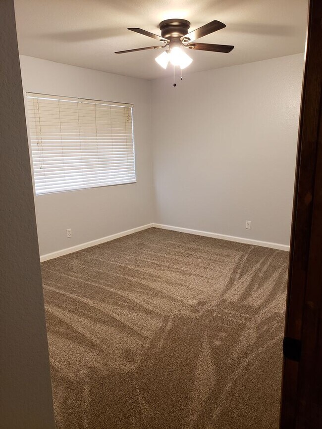 Building Photo - HORSE'S HORSE'S.....GREAT HOUSE WITH LOTS OF LAND AND A BARN