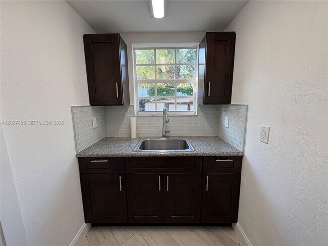 Building Photo - 6753 SW 39th Terrace