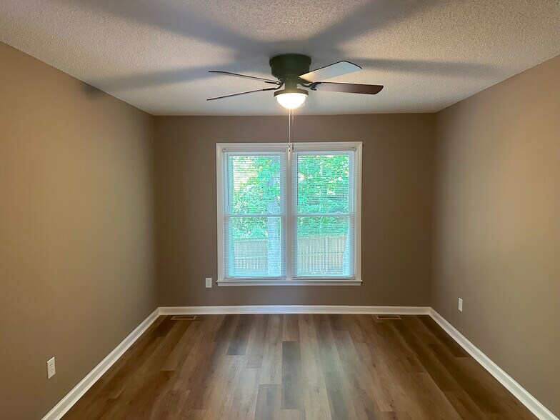 Building Photo - 420 Johnson St