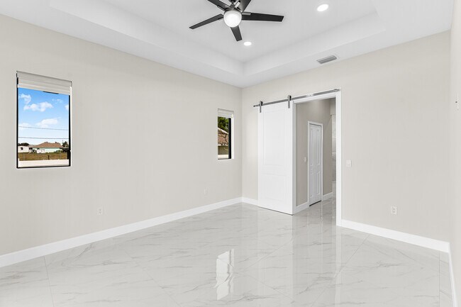 Building Photo - 2014 NE 9th Ave