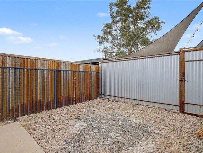 Building Photo - Beautiful & Spacious Home with Modern Upgrades & Community Amenities