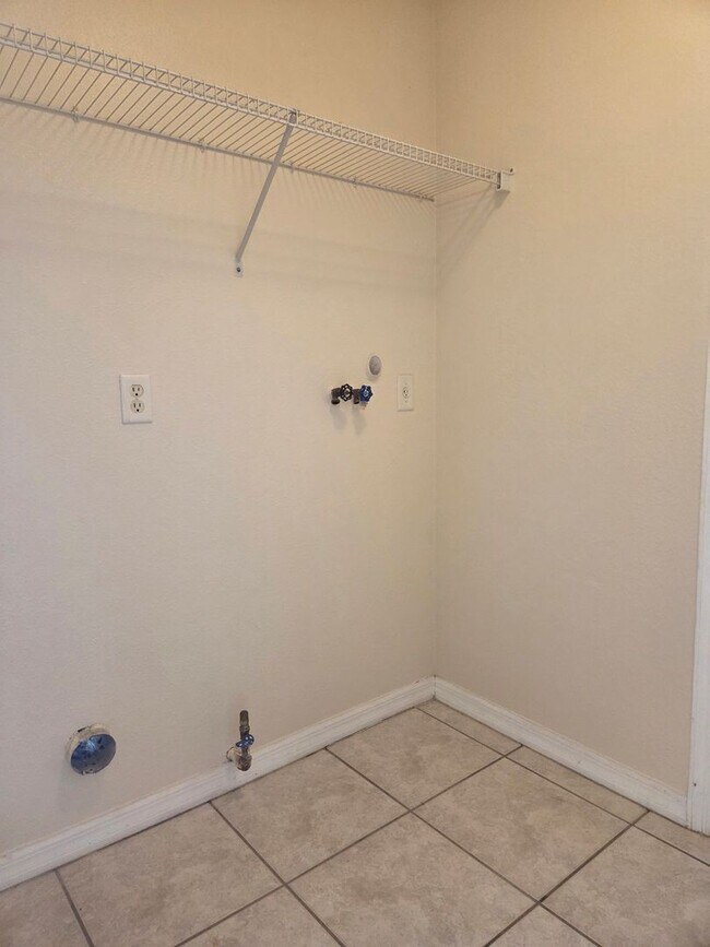 Building Photo - Move in Ready 3/2 in Sunset Village