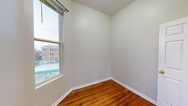 Building Photo - 1945 W Cermak Rd