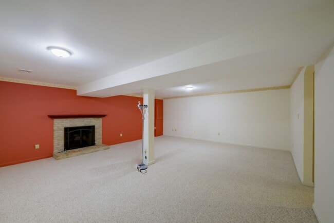 Building Photo - Beautifully Updated Townhome in Rockville