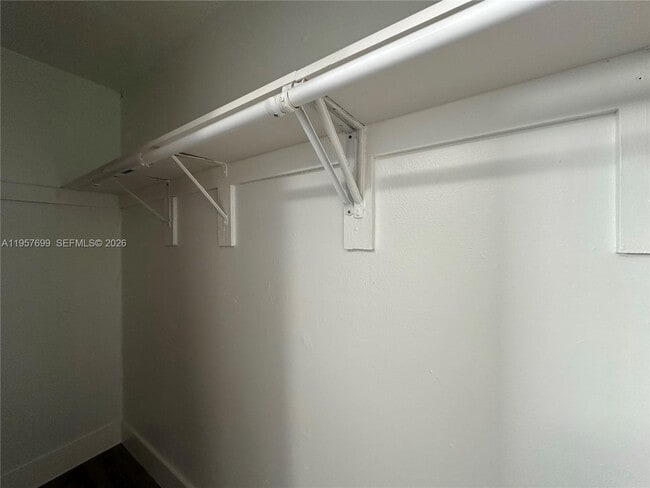 Building Photo - 1409 N Dixie Hwy