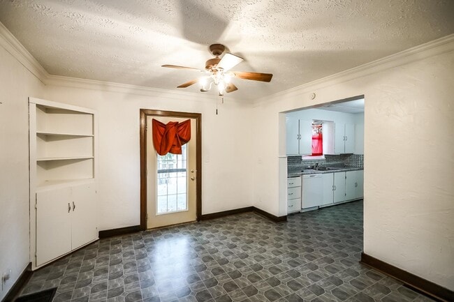 Building Photo - 409 E Melbourne Ave