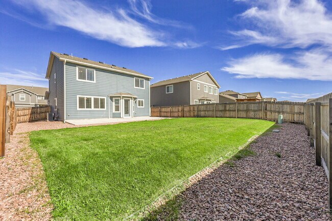 Building Photo - $2,350.00, 3 bed, 2.5 bath located in Peyt...
