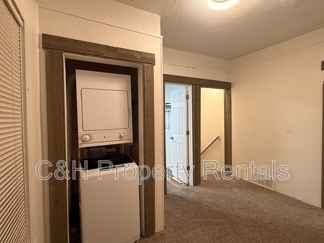 Building Photo - 631 Miles Ave