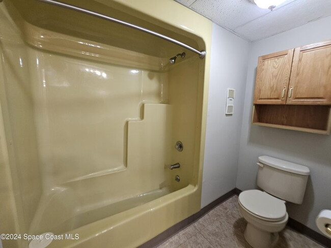 Building Photo - Coastal Paradise Awaits: Elegant 2-Bed, 2-...