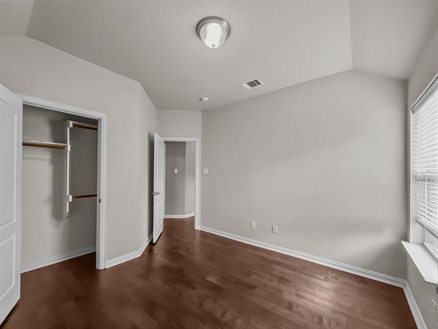 Building Photo - 3205 Ridgeway Dr