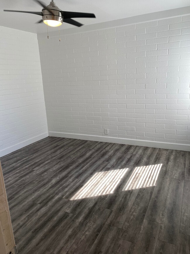 Building Photo - Canyon Greens