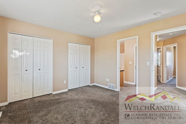 Building Photo - 3 bedroom Layton Townhome.