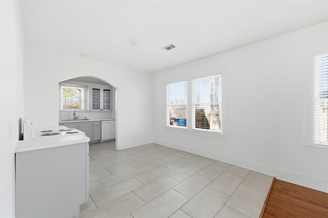 Building Photo - 3808 State Hwy 3