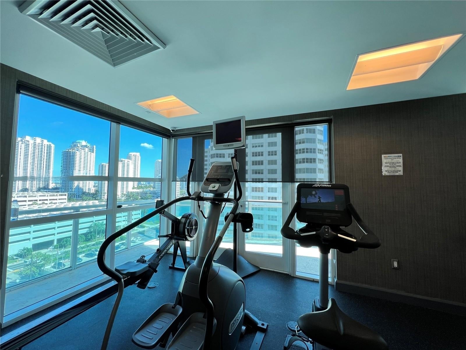 Building Photo - 951 Brickell Ave