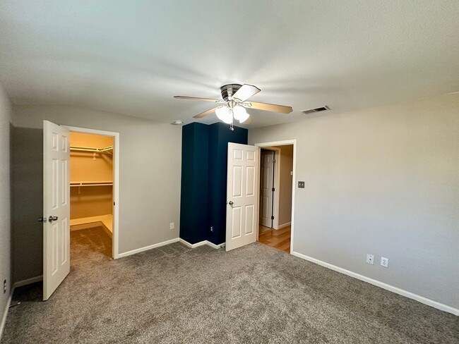 Building Photo - 2/2.5 Townhome in Desirable North Austin