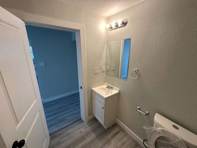 Building Photo - 1912 Gentry St