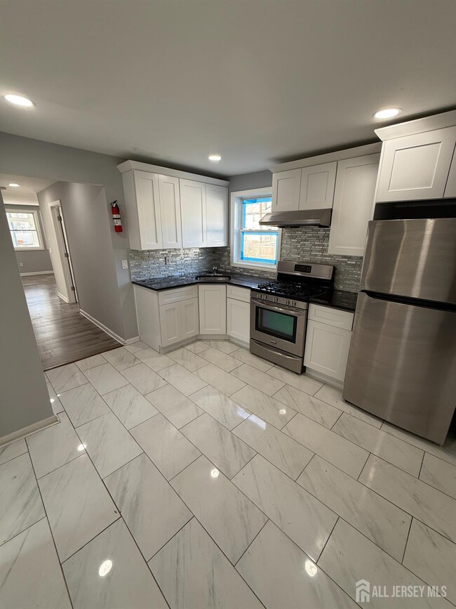 Building Photo - 280 William St