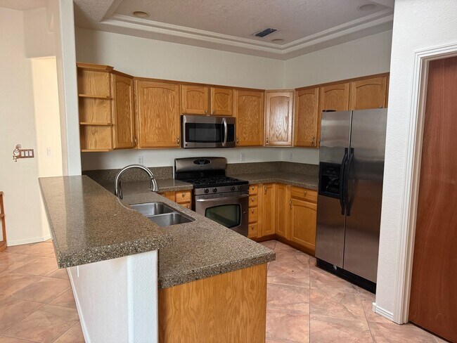 Building Photo - Location, Location!  3 Br, 2 Ba, fireplace in living room, kitchen appliances