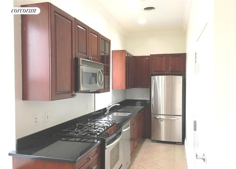 Building Photo - 125 Church St