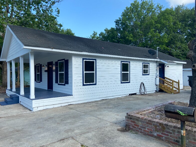 Building Photo - 3010 Iroquois St