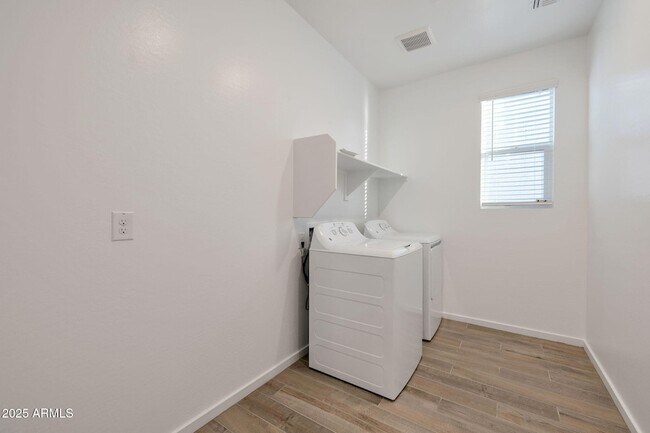 Building Photo - 2468 W Rowel Rd