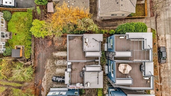 Building Photo - 9732 Woodlawn Ave N