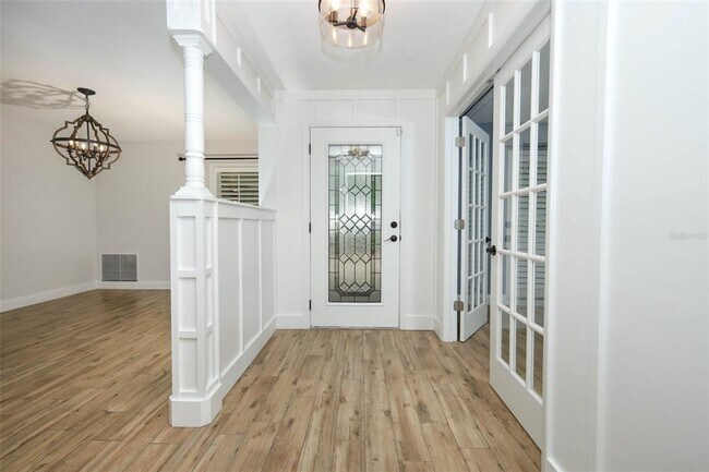 Building Photo - 411 Valencia Cir